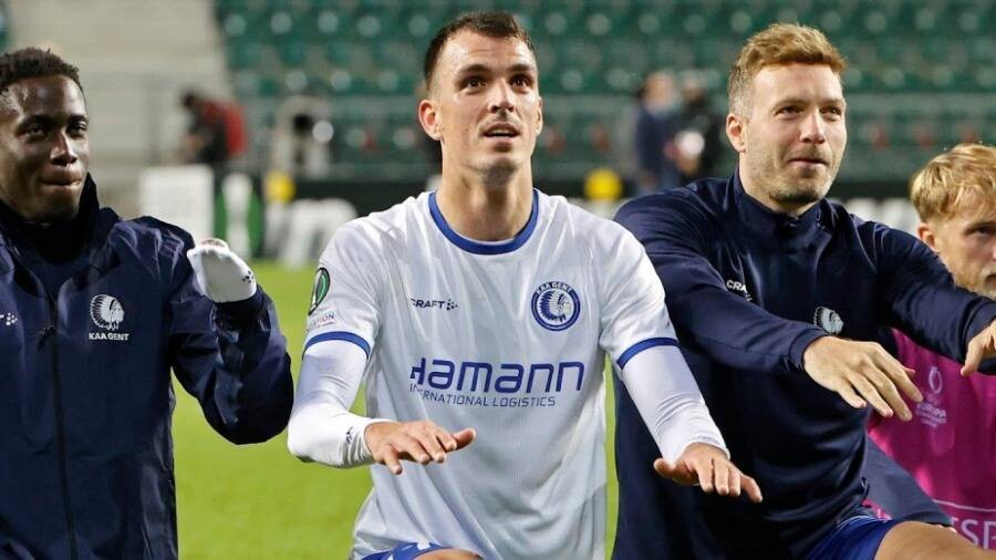 Сербский нападающий лидирует в гонке за «Золотую бутсу»